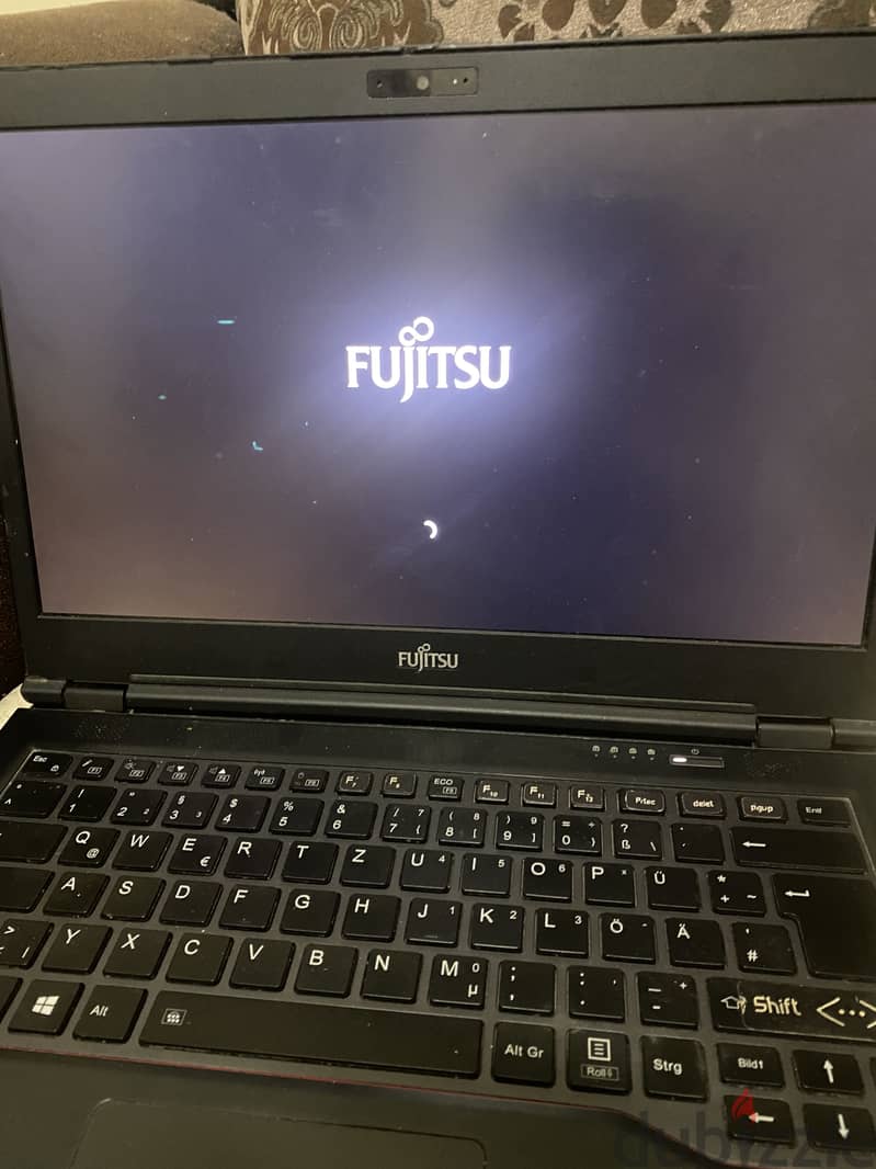 لابتوب fujitsu u 747 1