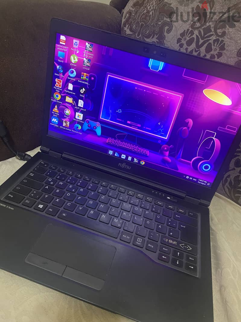 لابتوب fujitsu u 747 2