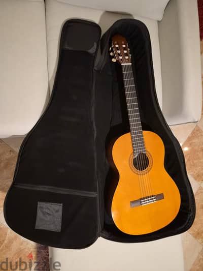 جيتار ياماها كلاسيك Yamaha CM40 بحالة الزيرو + شنطة مبطنة