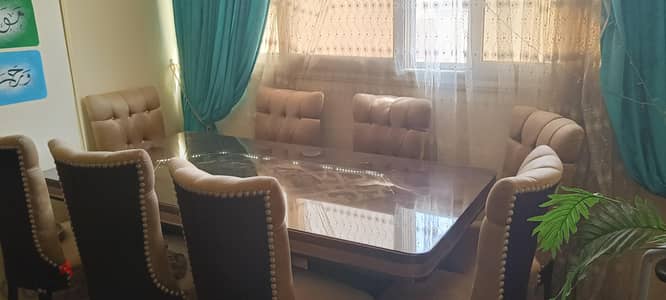 سفرة بالبوفيه للبيع 8 كراسي