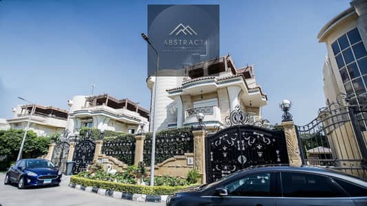 فيلا جاهزه للمعاينه 594متر بالتقسيط كومبوند ساكن وفيه كل الخدمات فيلات فقط فيو لاند سكيب أمام the yard mall و الرحاب ،01 في التجمع