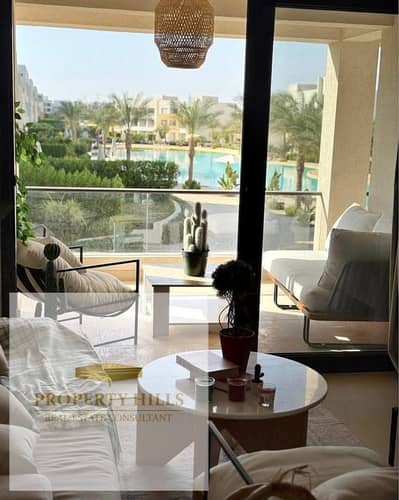 شاليه فيو بحري غرفتين في ارقي قري الساحلazha مساحه واسعه جدا جنب هاسيندا و لافيستا راس الحكمه