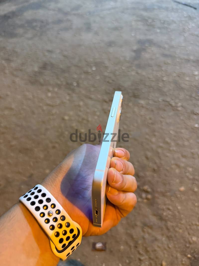آبل - آيفون 13 6