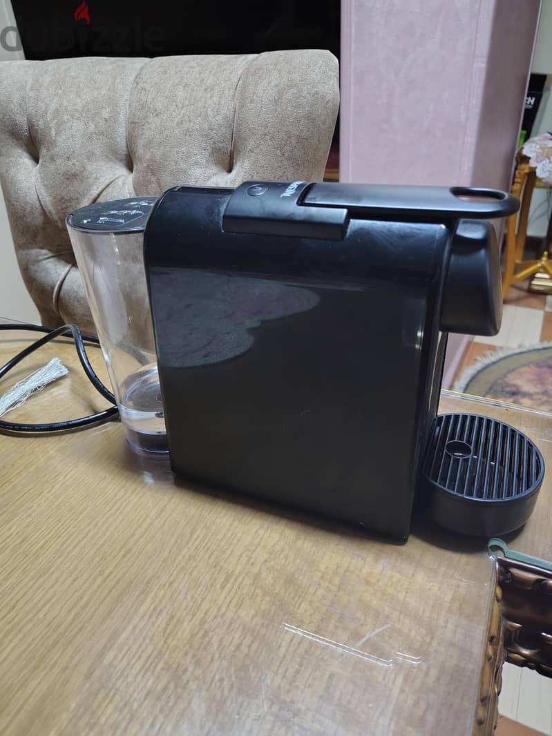 Nespresso Essenza Mini D30 Coffee Machine Black 1