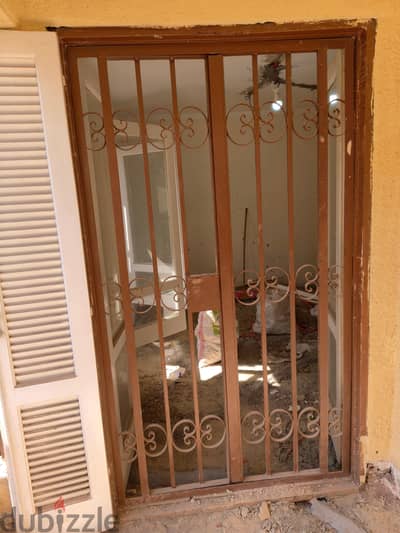 باب حديد