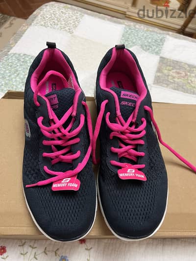 Sketchers sneakers brand new fashion