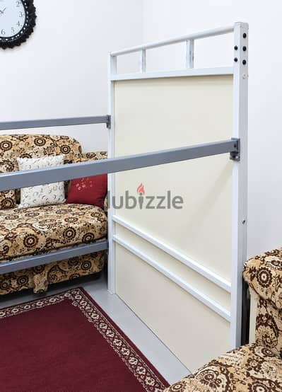 سرير دورين حديد طوله ١٩٠ سم وعرضه ٨٨ سم