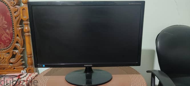 شاشة  سامسونج 23 استعمال نضيف