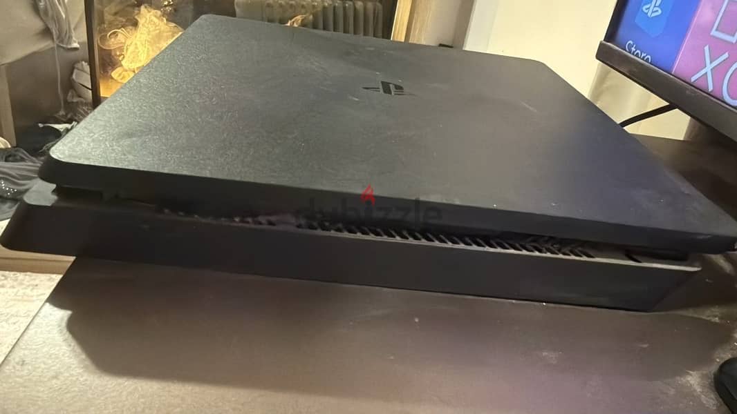 PS4 slim 1