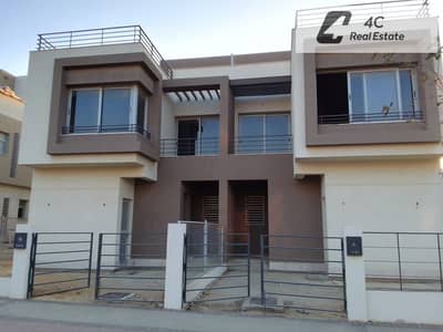 فيلا توين هاوس استلام فوري - اوبن فيو - موقع مميز جدا - بتقسيمه ممتازه-اقل سعر ف الماركت - for sale in palm hills new cairo