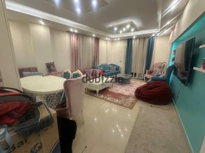 باقل اجمالي شقة متشطبة الدور اول للبيع في الحي الثامن بالشيخ زايد، بموقع مميز بجوار The Gate Mall  استلام فوري - موقع مميز باطلالة مفتوحة