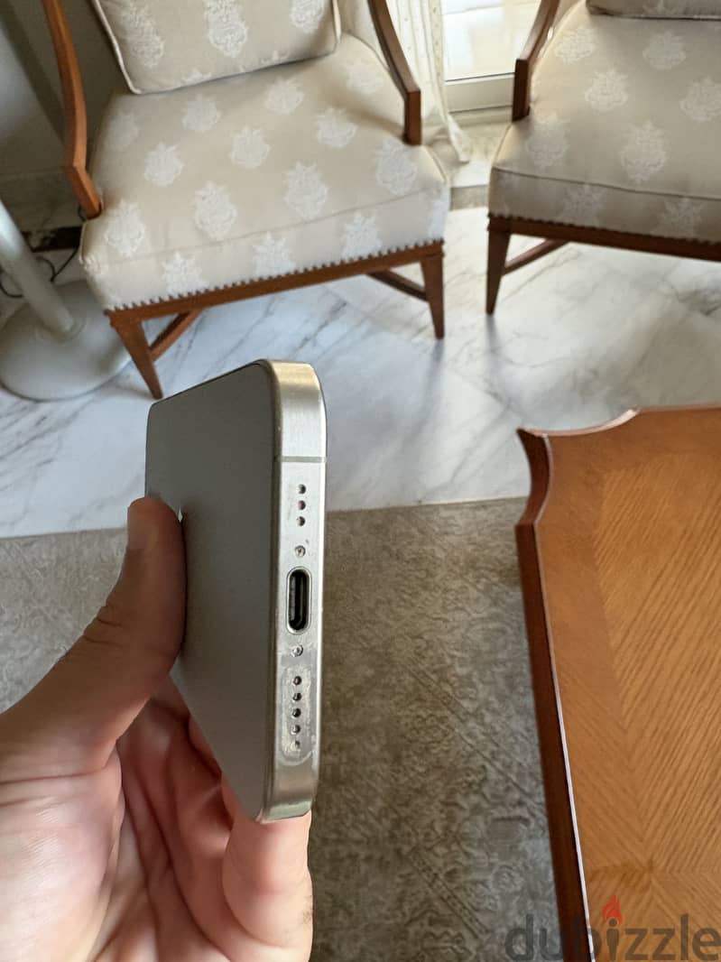 iPhone 15 Pro 128 GB (Mint Condition) 3