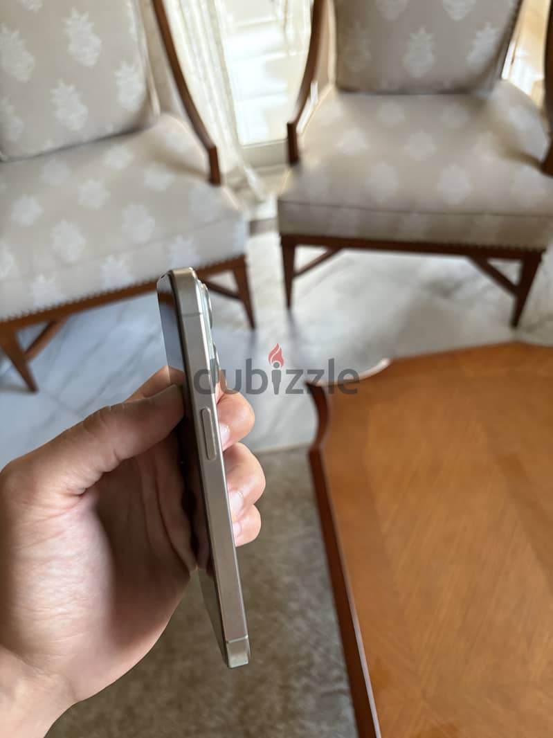 iPhone 15 Pro 128 GB (Mint Condition) 4