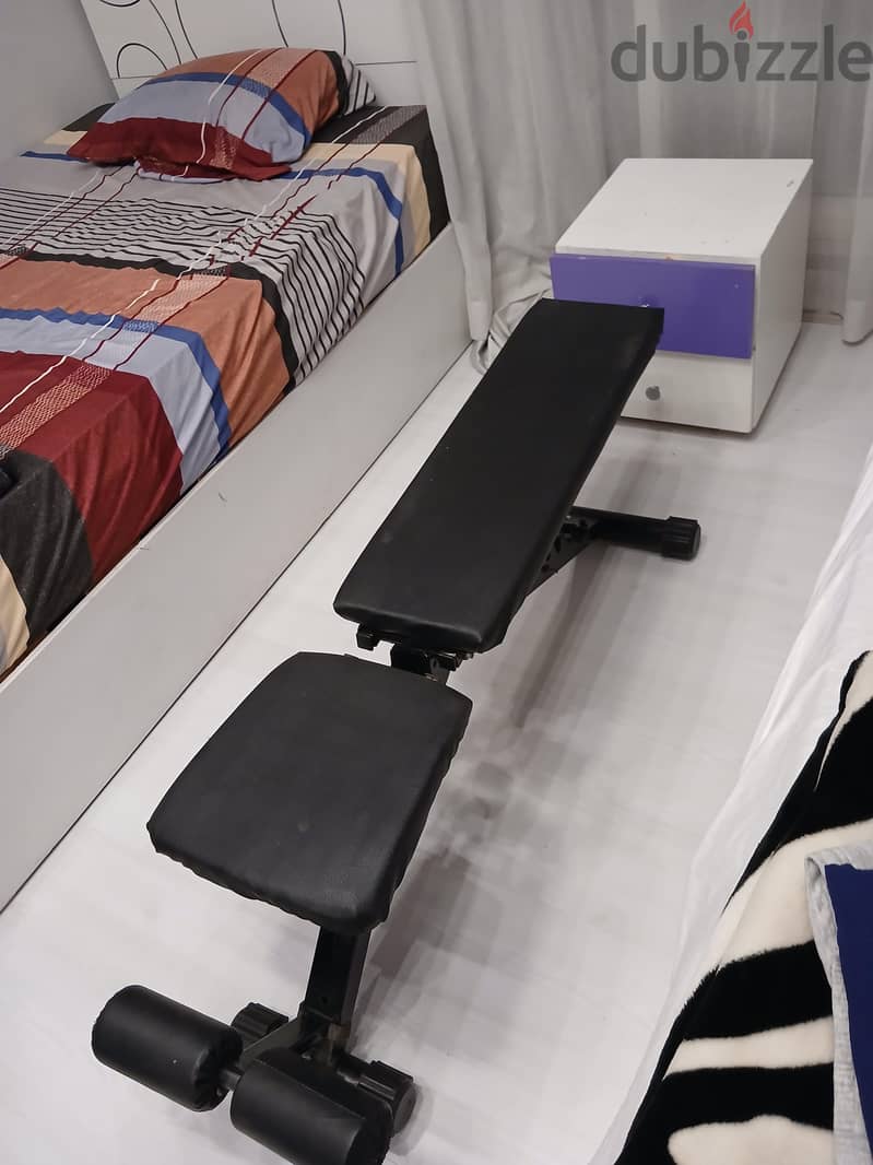 black adjustable bench high quality and material 1