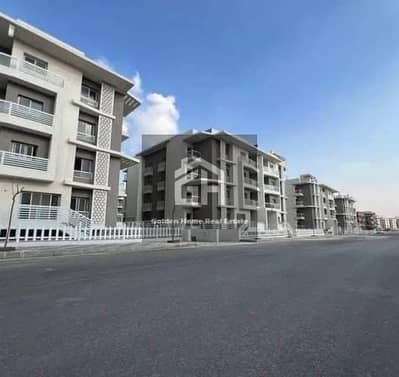 Apartment for sale in Phase 4 of El Khmayel Compound, Sheikh Zayed. It features a direct view of El Mehwar, a north-facing orientation, and semi-finis