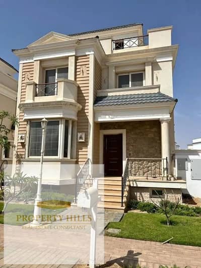 Townhouse villa finished and ready for immediate delivery with a distinctive landscape view in Mountain View 4