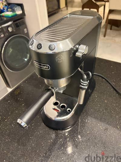 Delonghi Espresso Machine Dedica 685 مكنة اسبريسو ديلونغي ديديكا 685