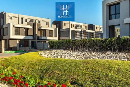 بأقل سعر و بالتقسيط تاون هاوس كورنر برايم لوكيشن علي اكبر لاند سكيب متشطب و استلام فوري للبيع بكمبوند لافيستا سيتي La Vista City
