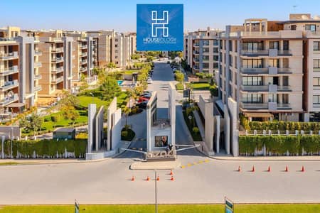 شقة غرفتين للبيع في كمبوند ازاد بالتقسيط علي 10 سنين  دايركت امام Auc في اميز لوكيشن في التجمع  Azad New cairo