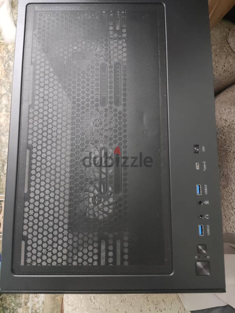 case xigmatek AQUA V AIR MID TOWER. 1