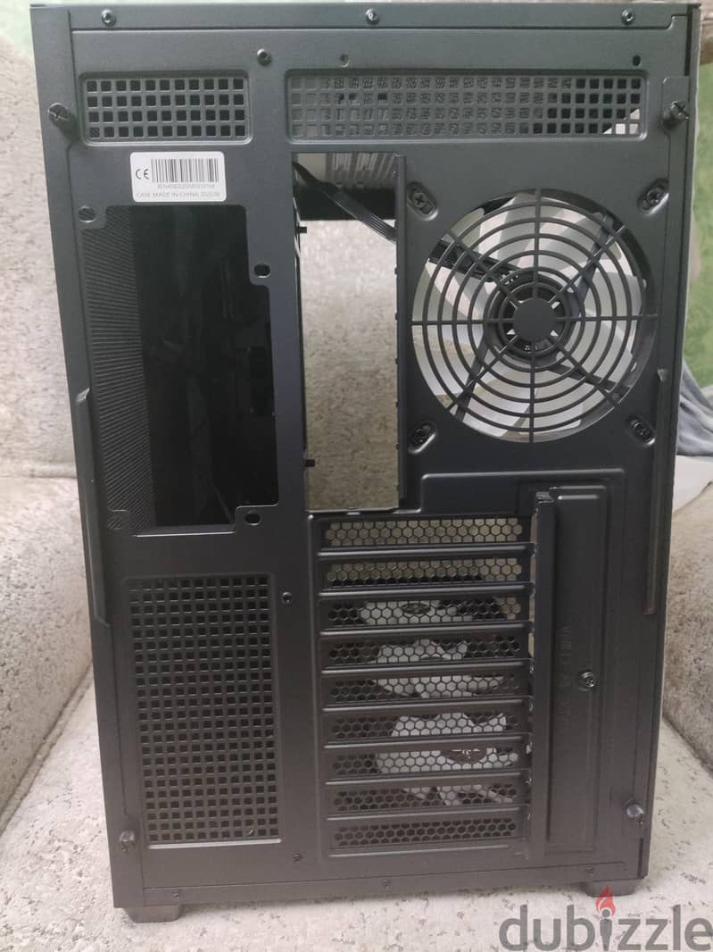 case xigmatek AQUA V AIR MID TOWER. 3