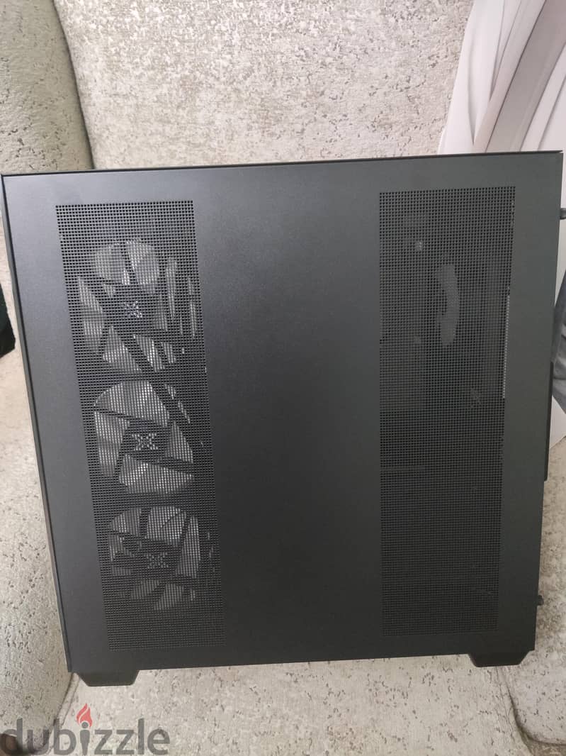 case xigmatek AQUA V AIR MID TOWER. 4