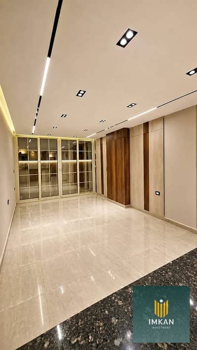 Apartment for sale in Al-Jar Compound, El Shorouk. Ultra-super-lux finish. Located opposite the British University and near Sodic East. Down payment o