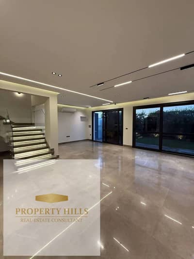 Corner Townhouse for Sale at an Ideal Price in La Vista    A corner townhouse for sale inside La Vista, located directly on the Middle Ring Road, next