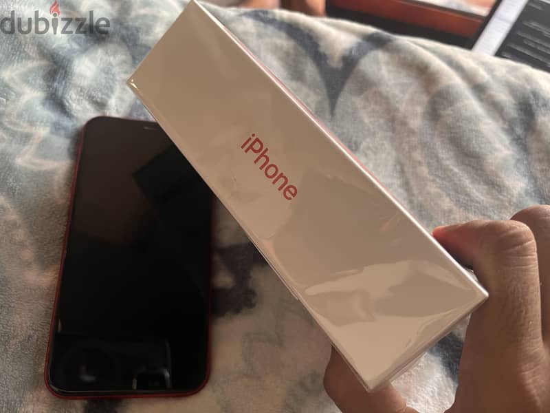 Apple - iPhone XR 5