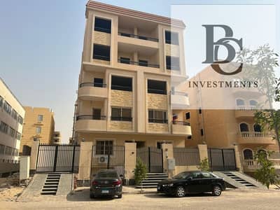 شقة دور كامل مميزة جداً للبيع في كمبوند المستشارين بأفضل سعر