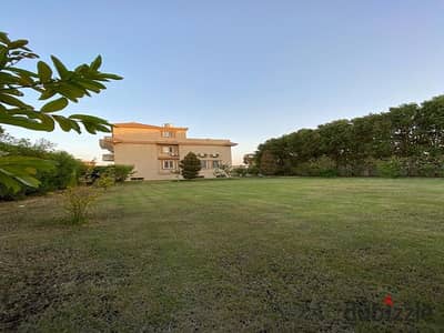 Family Palace for Sale in Sheikh Zayed, One Feddan Area Ready for Living