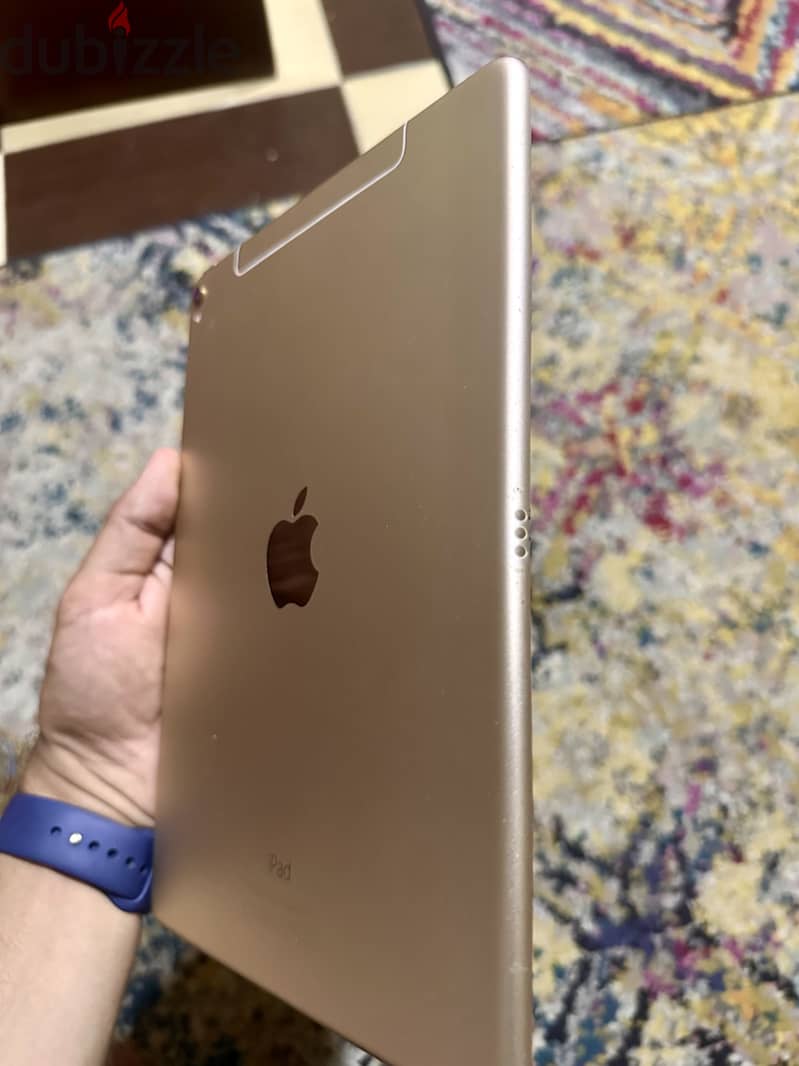 iPad Pro 9.7” 32GB Wi-Fi + Cellular للبيع 3