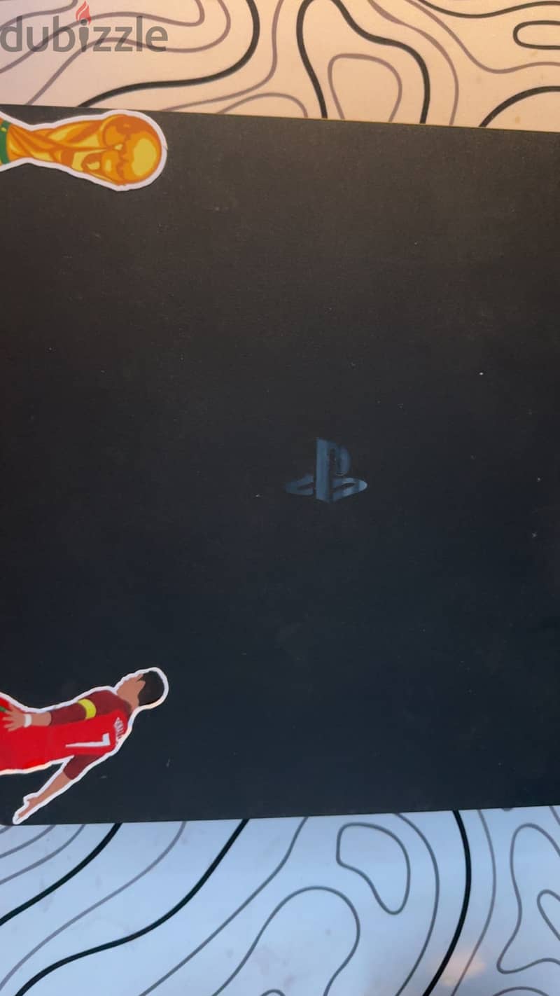 PS4 Slim 1TB Used - Excellent condition - 1 controller 2