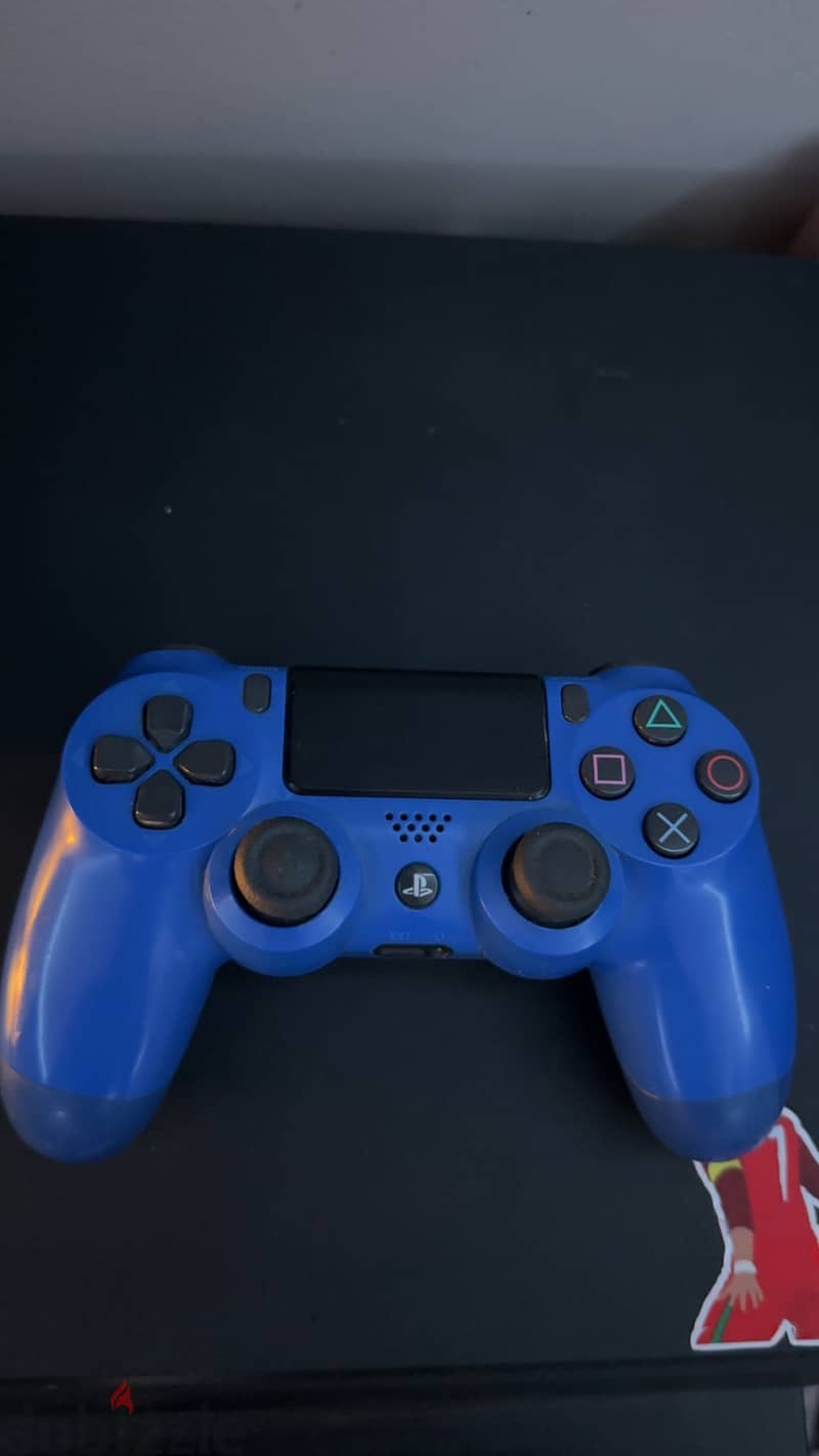 PS4 Slim 1TB Used - Excellent condition - 1 controller 3