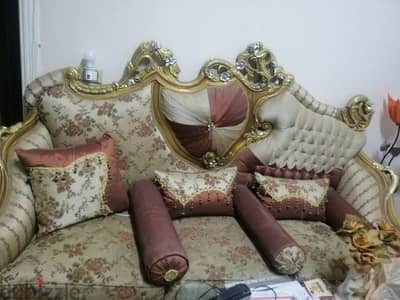 صالون للبيع