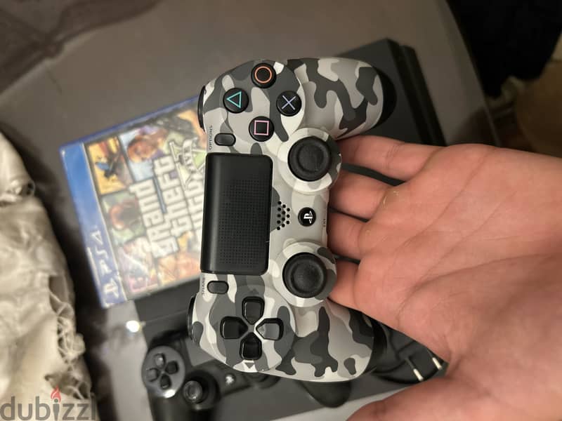 PlayStation 4 slim 1TB 3
