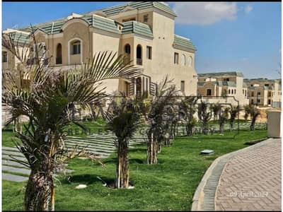 كورنر دوبلكس غير مجروح نهائياً في لاڤينير 265 متر بحري صريح دور تاني وتالت و روف بإشتراك النادي 3 غرف و ليڤينج روم و غرفة ناني 5 حمام