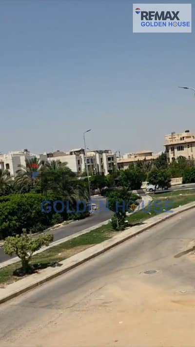 125 SQM ultra-super-lux finished apartment, first use, in South Investors 2, 4th floor, northeast-facing, with Mina Compound, AUC & garden views, EGP