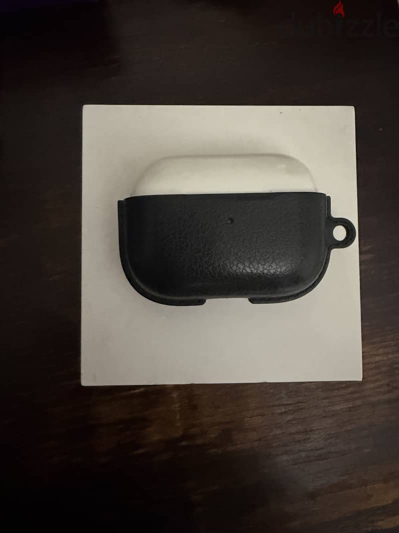 Apple AirPods pro 1 with Wireless Charging Case 1