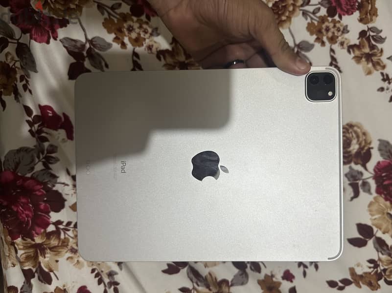 ايباد برو m1 1