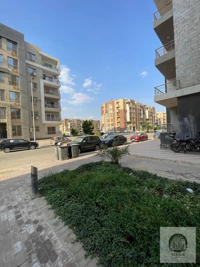 شقة للبيع في دار مصر الاندلس 70 عمارة 140 متر دور خامس 3 غرف و 3 حمام بحري صريح بسعر مميز