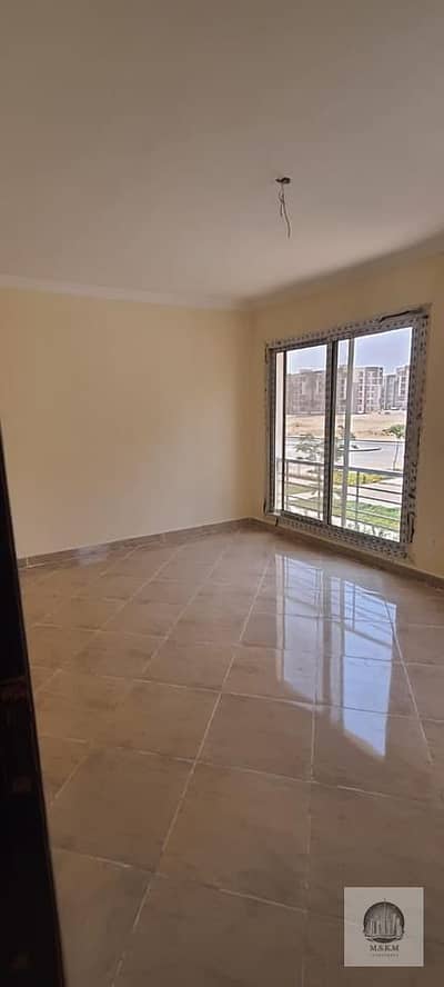 Apartment for sale in Dar Misr Al-Andalus, second phase, 130 meters, first floor, 3 rooms and 2 bathrooms, sea view, garden, super luxurious finishing