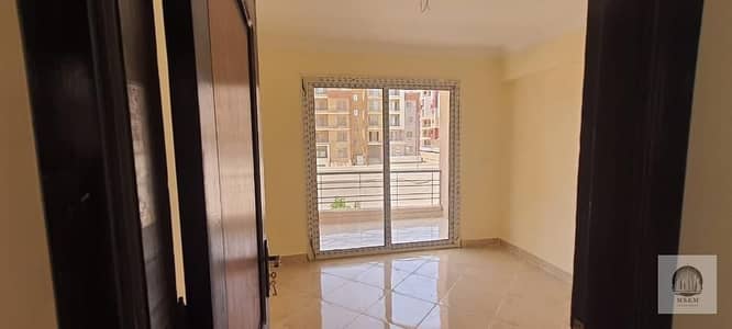 Apartment for sale in Dar Misr Al Andalus Phase 2 Zone 1, 130 meters, third floor, 3 rooms and 2 bathrooms, super deluxe finishing, all utilities conn