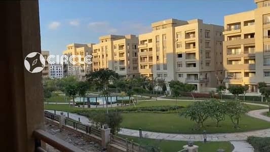 شقة أول سكن 210م دور أول تشطيب كامل بالمطبخ والتكييفات بفيو لاندسكيب في كمبوند ذا سكوير من الأهلي صبور التجمع الخامس.