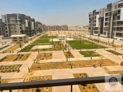 شقة للبيع في دار مصر الاندلس مرحلة ثانية زون 1 140م دور ثالث 3 غرف و 3 حمام فيو جاردن كاملة العدادات قريبة من بوابة 1