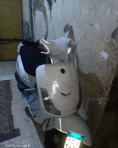 اسكوتر sym مستعمل نضيف جداً ماتور محترم للبيع مش محتاج جنيه مصروف