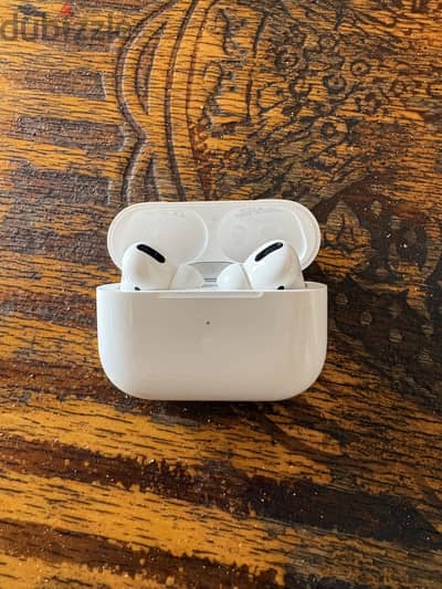 Apple Airpods Pro with Magsafe Charging case