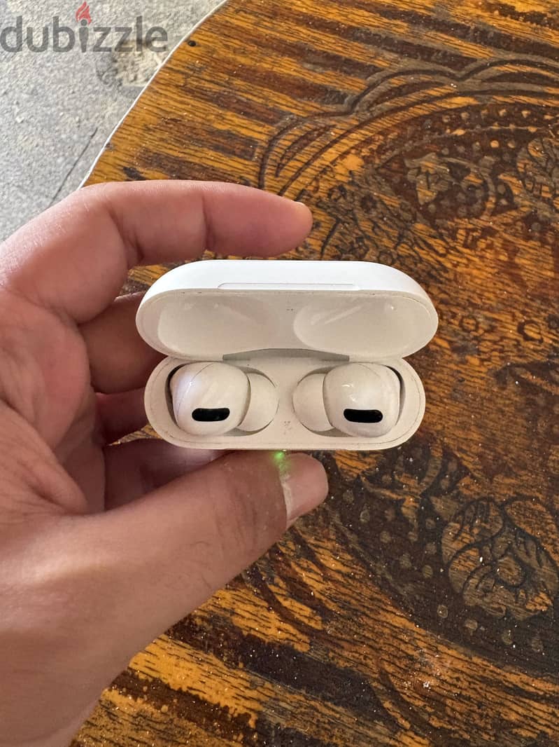 Apple Airpods Pro with Magsafe Charging case 3