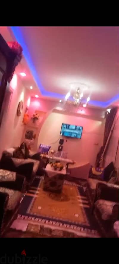 شقه للبيع خلف المدرسة القديمه