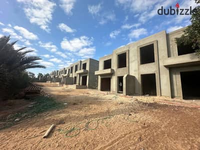 شقة 3 غرفة عرض سيتي سكيب 7% مقدم علي 10 سنين بدلا من 8سنين امتلك وحدتك الان متشطبة باقل سعر المتر في اميز كمبوندات الثورة الخضراء " رواية " لشركة سياك